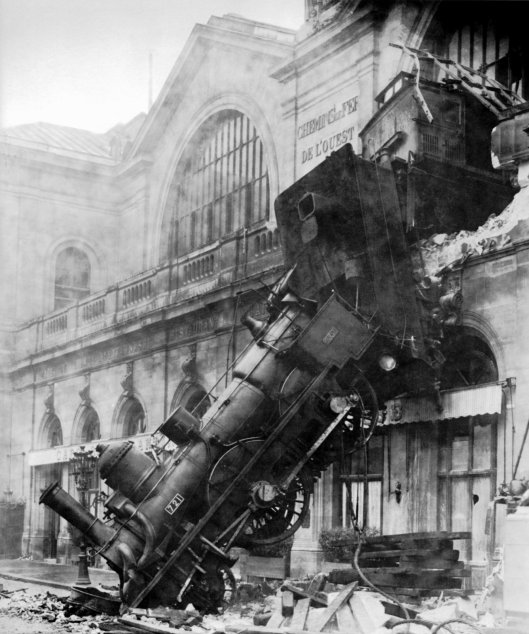 Train wreck at Montparnasse 1895 (public domain)