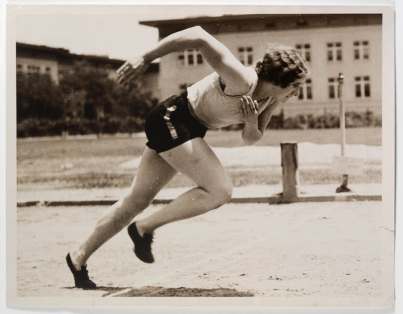 Eileen Wearne training at Manual Arts High School, Los Angeles, 1932 / photographer unknown c/- Flickr State Library of NSW